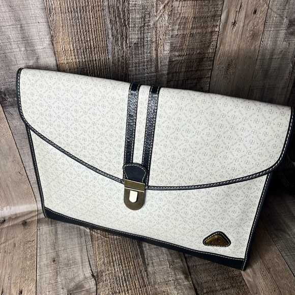 YOLAND VINTAGE MONOGRAM LEATHER CLUTCH - Picture 14 of 14